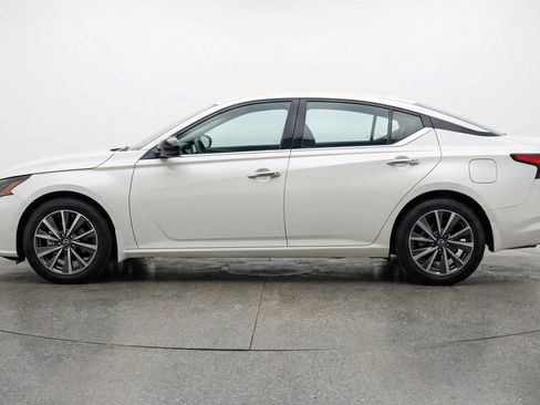 Used 2025 Nissan Altima 2.5 SV FWD image 5