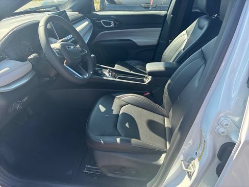 Certified 2025 Jeep Compass Limited AWD/4WD image 8