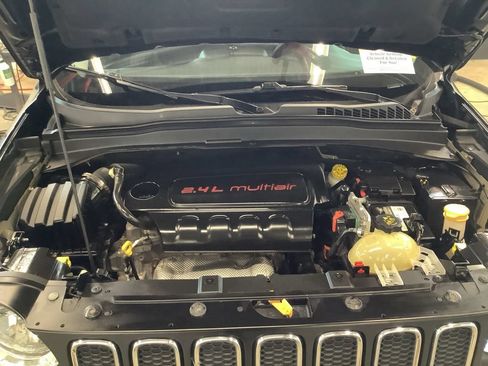 Used 2017 Jeep Renegade Latitude AWD/4WD image 21