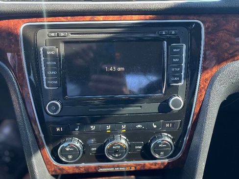 Used 2012 Volkswagen Passat TDI SEL Premium image 14