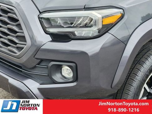 Used 2021 Toyota Tacoma TRD Sport w/ Technology Package image 11