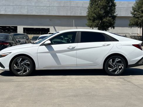 Used 2024 Hyundai Elantra SEL FWD image 6