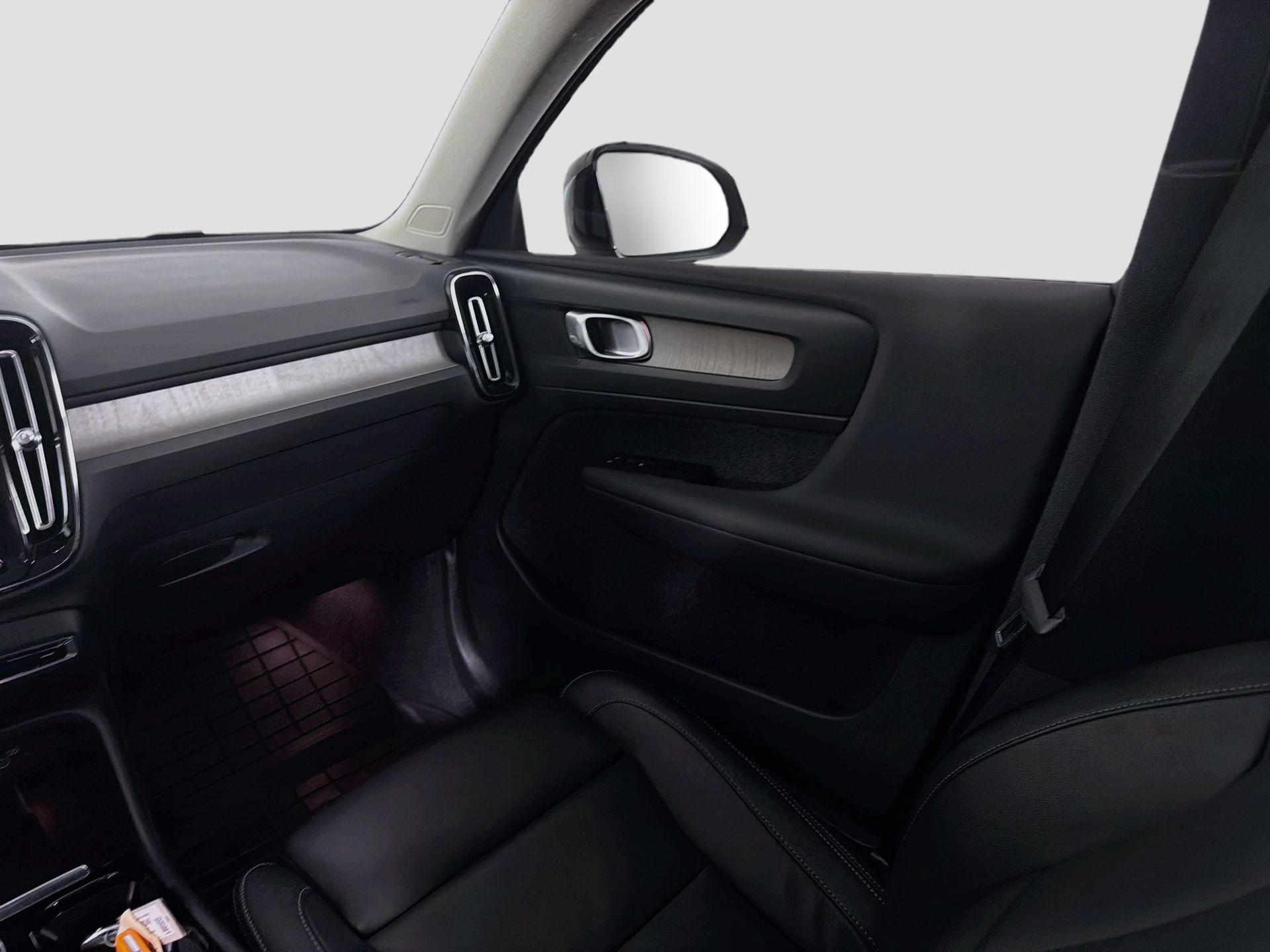 Certified 2023 Volvo XC40 B4 Plus w/ Protection Package Premier FWD image 24