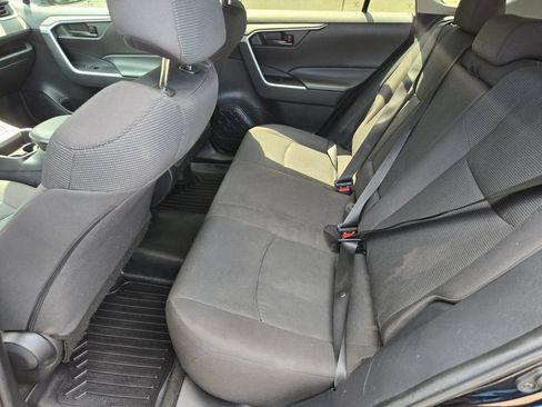Used 2021 Toyota RAV4 LE AWD/4WD image 12