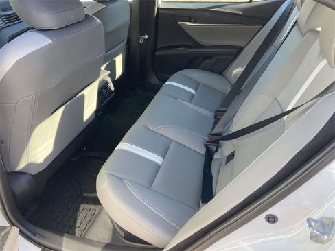 Used 2025 Toyota Camry SE image 18