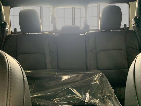 Used 2025 Jeep Gladiator Sport image 12