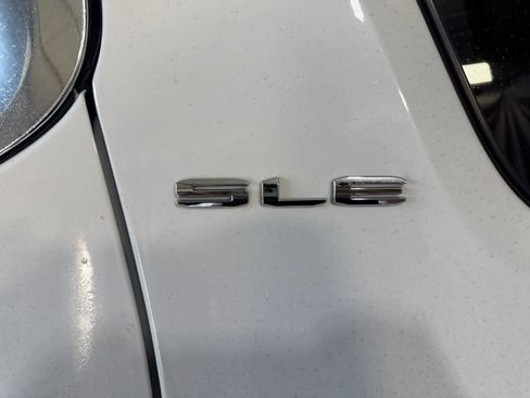Used 2020 GMC Acadia SLE FWD image 11