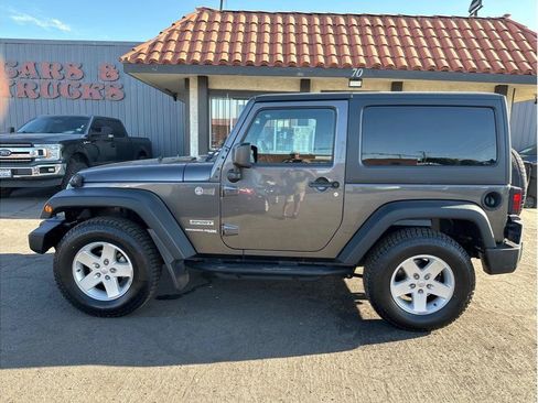 Used 2018 Jeep Wrangler Sport AWD/4WD image 16