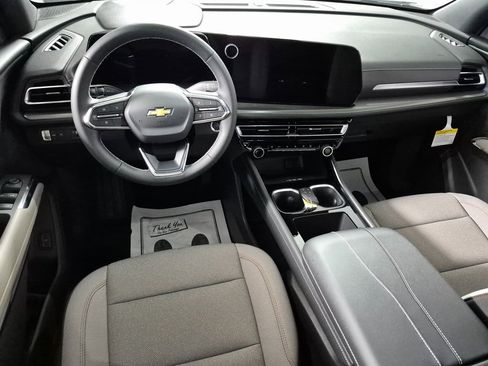 New 2026 Chevrolet Traverse LT w/ Driver Confidence Package image 2