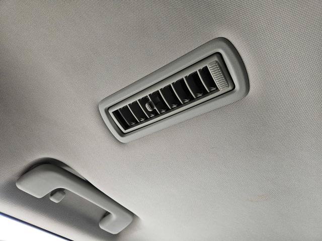 Used 2020 Toyota Highlander XLE FWD image 28