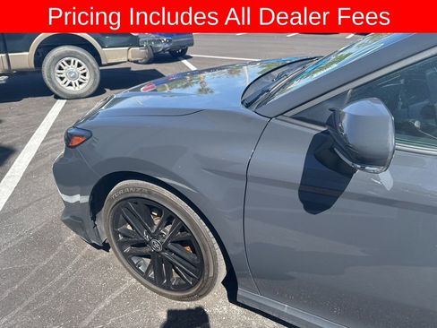 Used 2025 Toyota Camry SE w/ Convenience Package FWD image 8