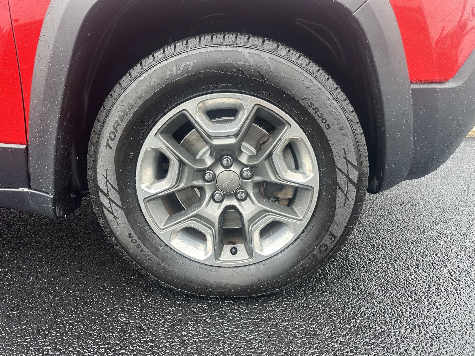 Used 2019 Jeep Cherokee Trailhawk AWD/4WD image 16