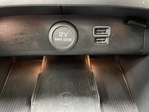 Used 2019 Volvo XC40 T5 Momentum AWD/4WD image 31