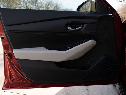 Certified 2025 Honda Accord LX image 36