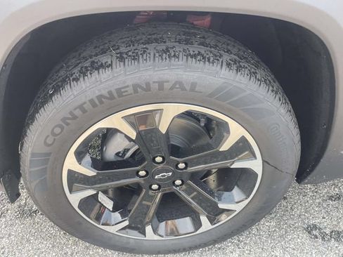 New 2027 Chevrolet Equinox LT w/ Convenience Package II FWD image 9
