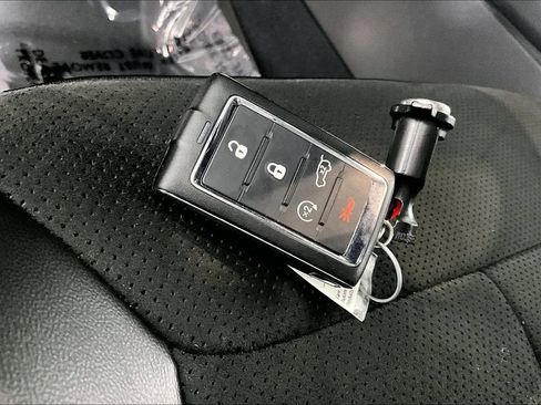 Used 2023 Jeep Grand Cherokee Altitude AWD/4WD image 10