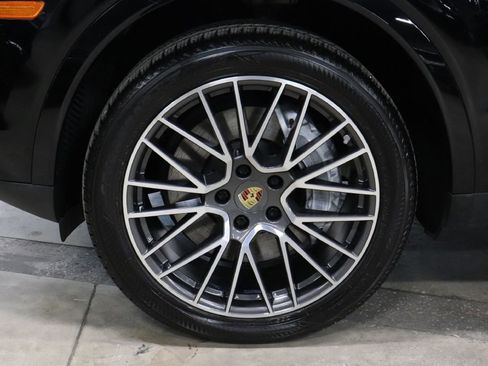 Used 2021 Porsche Cayenne image 37