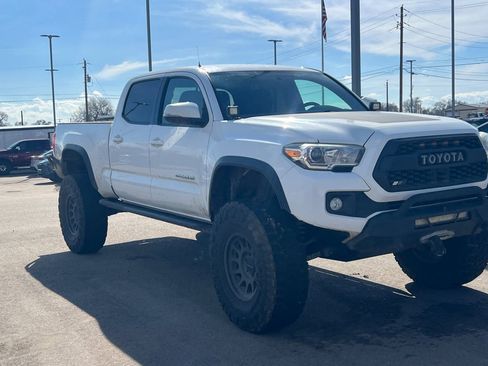 Used 2017 Toyota Tacoma TRD Off-Road w/ Tow Package image 2