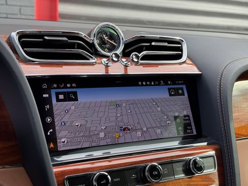 Used 2021 Bentley Bentayga V8 image 27