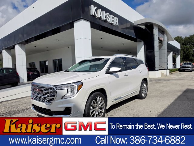 Used 2024 GMC Terrain Denali w/ Denali Premium Package AWD/4WD image 1