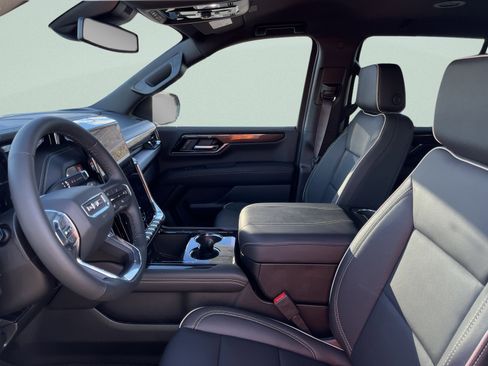 New 2026 GMC Yukon Elevation w/ LPO, Get Active Package image 5