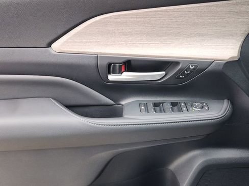 New 2026 Toyota Grand Highlander FWD image 18