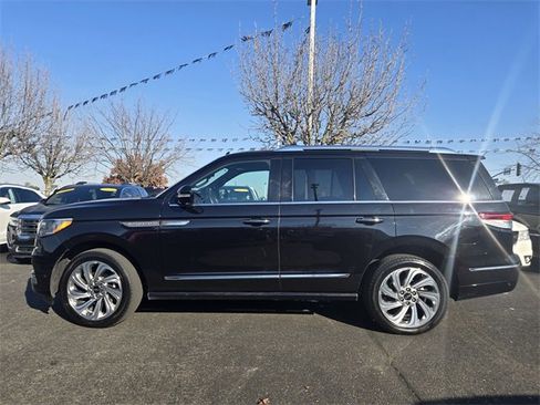 Used 2024 Lincoln Navigator Reserve image 7