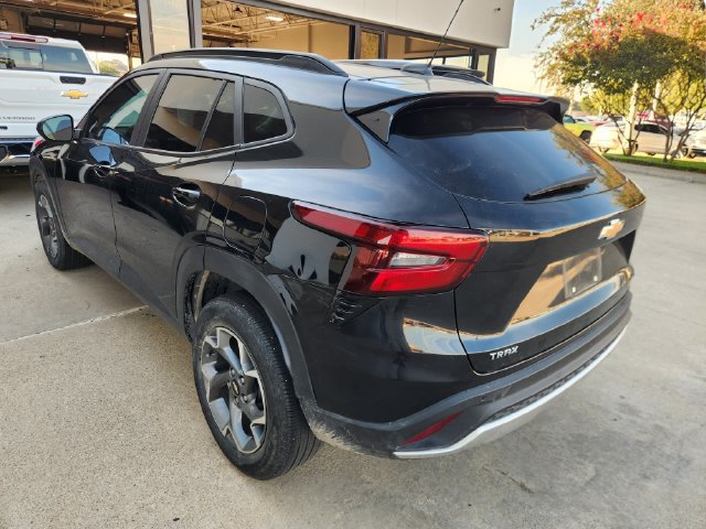 Used 2024 Chevrolet Trax LT w/ Driver Confidence Package FWD image 4