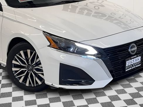 Used 2025 Nissan Altima 2.5 SV FWD image 25