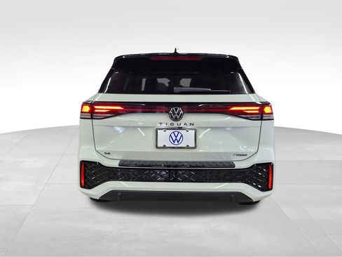 New 2026 Volkswagen Tiguan SE R-Line AWD/4WD image 5