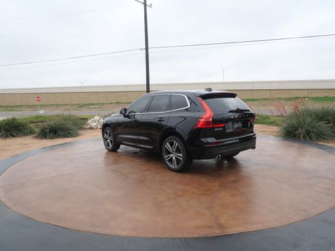 Used 2019 Volvo XC60 T5 Momentum w/ Protection Package Premier image 4