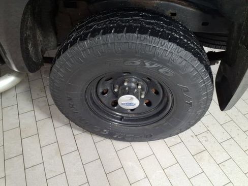 Used 2005 GMC Canyon SLE image 8