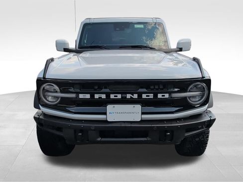 Used 2023 Ford Bronco Outer Banks w/ Sasquatch Package AWD/4WD image 8