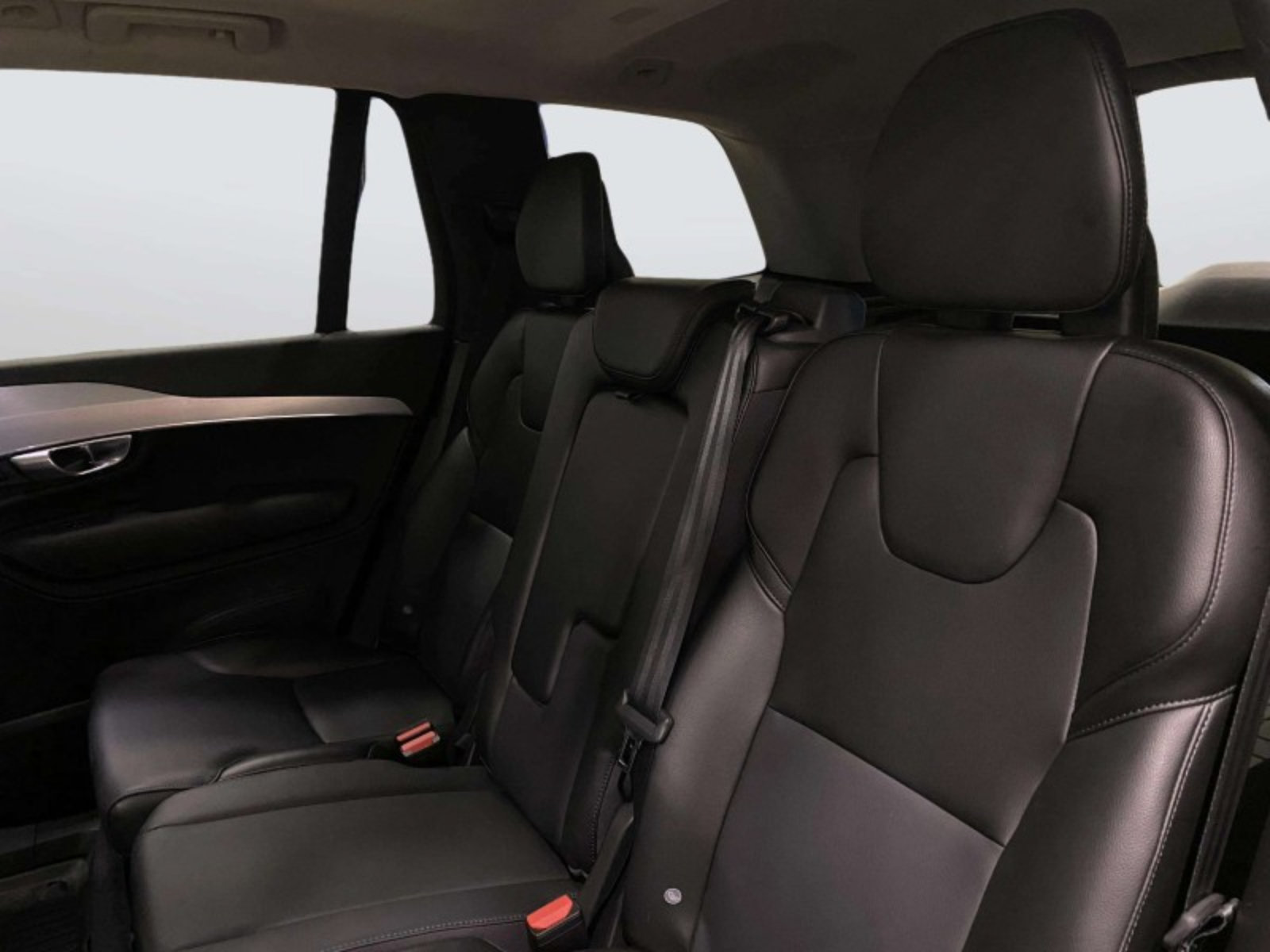 Used 2018 Volvo XC90 T5 Momentum w/ Protection Package Plus AWD/4WD image 32