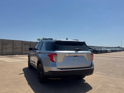 Used 2020 Ford Explorer XLT w/ Equipment Group 202A RWD image 18