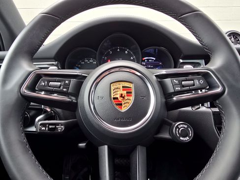 Certified 2026 Porsche Macan AWD/4WD image 25