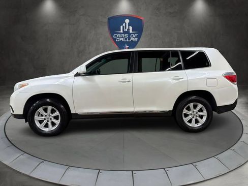 Used 2012 Toyota Highlander FWD image 2