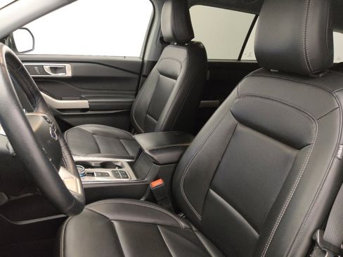 Used 2024 Ford Explorer XLT w/ Equipment Group 202A image 17