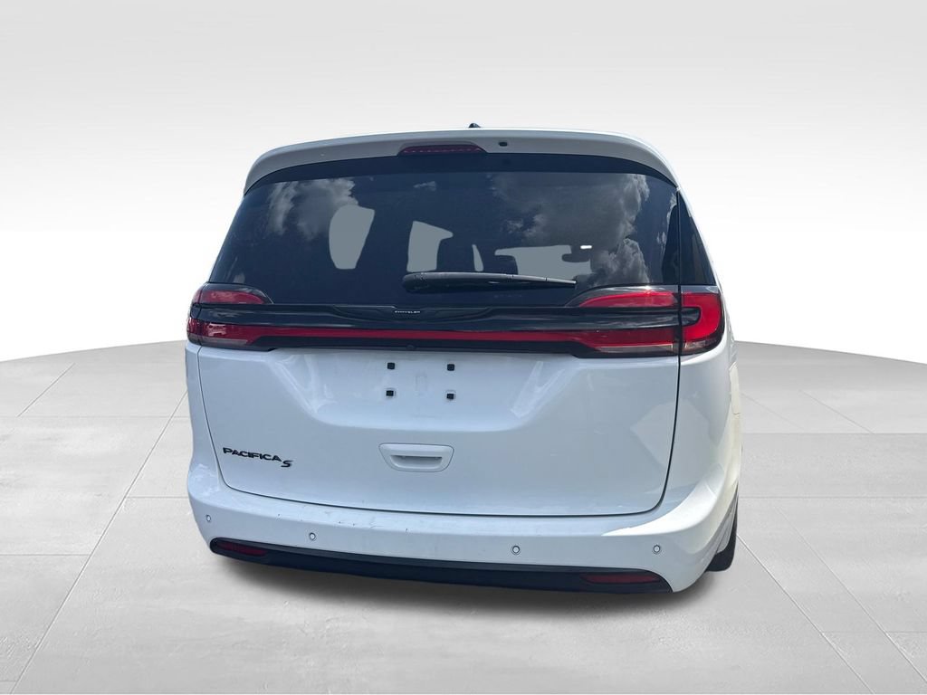 Used 2024 Chrysler Pacifica Touring-L w/ S Appearance Package FWD image 6