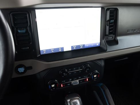 Used 2023 Ford Bronco Wildtrak image 3