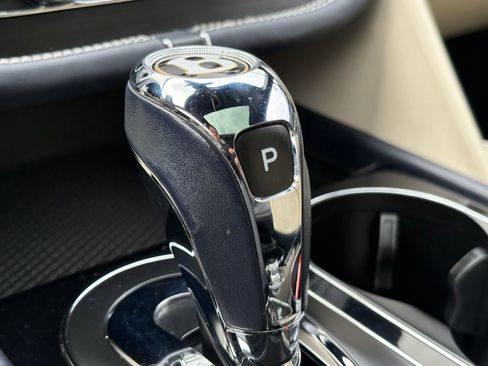 Used 2019 Bentley Bentayga image 28