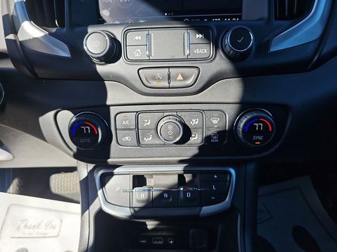Used 2024 GMC Terrain SLT image 28