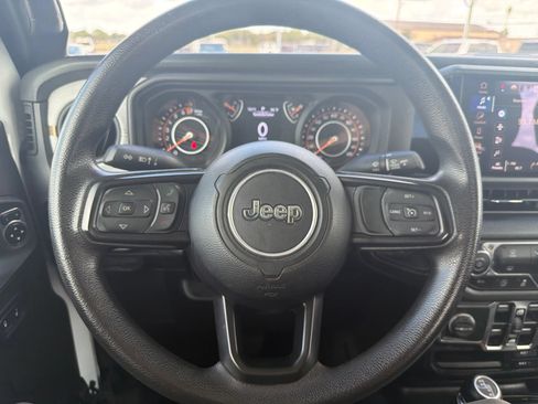 Used 2024 Jeep Gladiator Sport AWD/4WD image 19