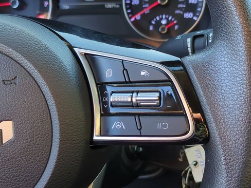 Used 2022 Kia Forte LXS image 12