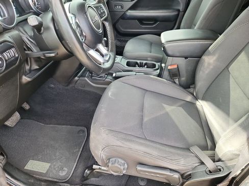 Used 2022 Jeep Wrangler Unlimited Sahara w/ Cold Weather Group image 7