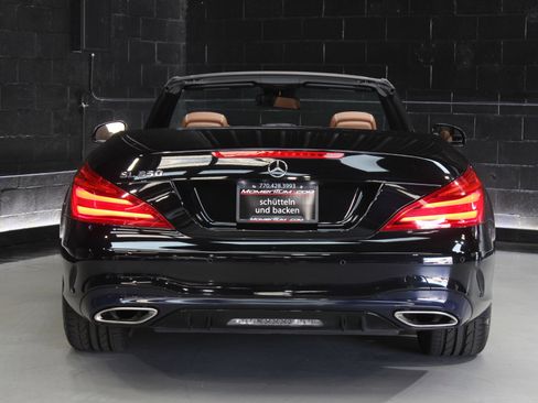 Used 2017 Mercedes-Benz SL 550 image 16