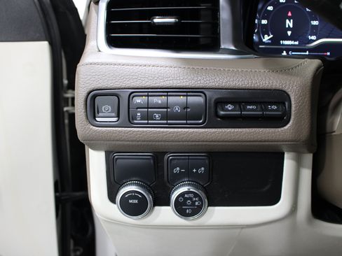 Used 2023 GMC Yukon XL Denali RWD image 9