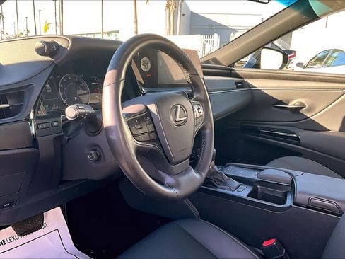 Used 2022 Lexus ES 300h w/ Premium Package image 18