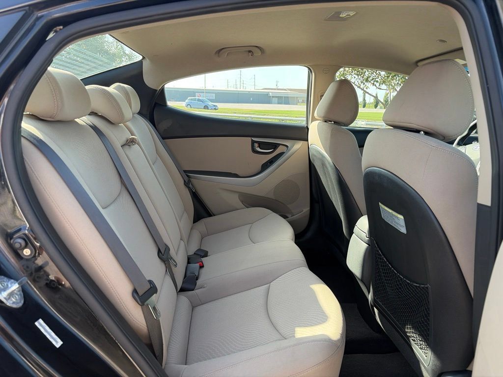 Used 2015 Hyundai Elantra SE w/ Option Group 02 FWD image 29