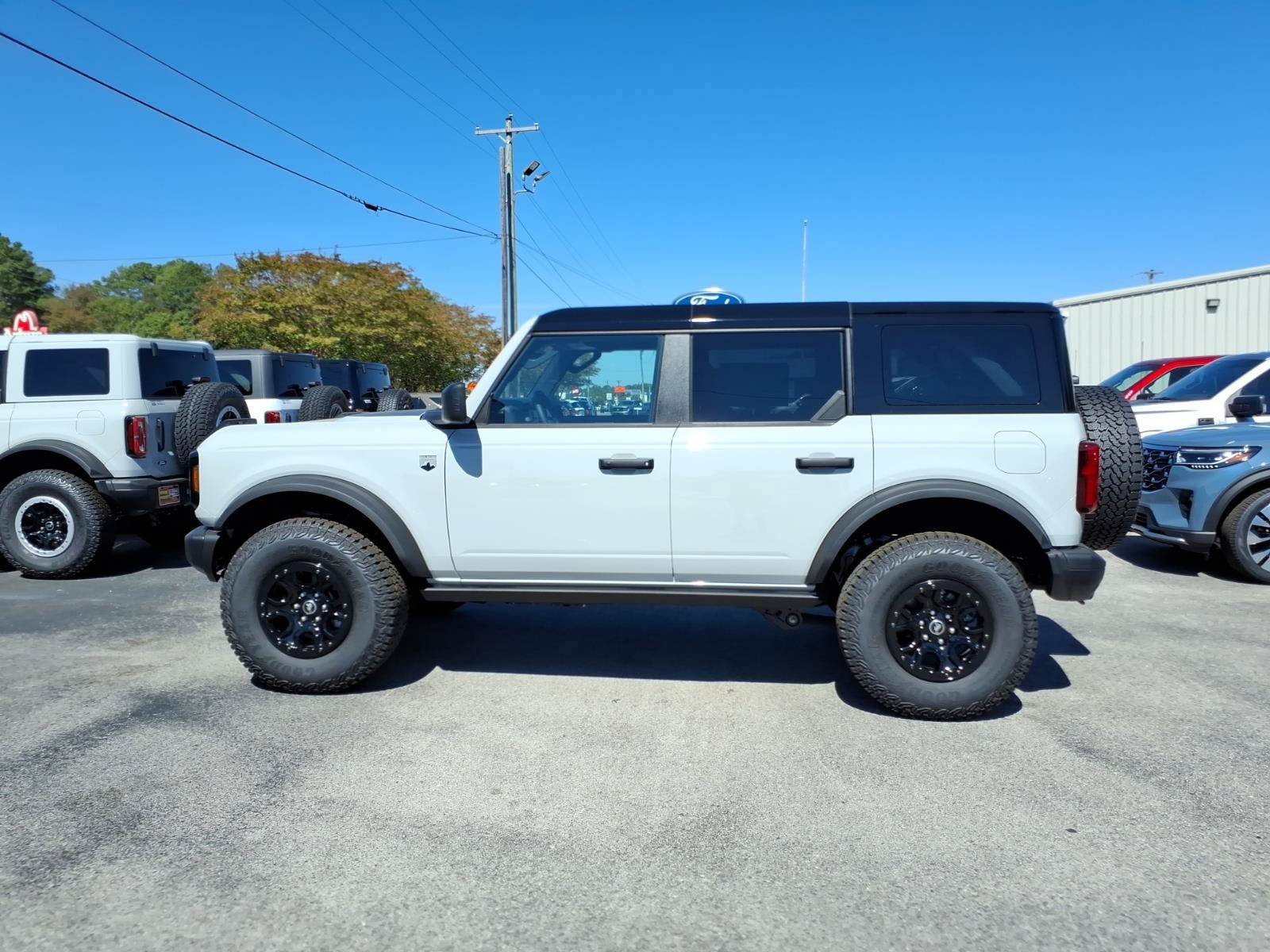 New 2026 Ford Bronco Big Bend w/ Black Diamond Package AWD/4WD image 2